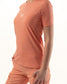 T-shirt rose, sous uniforme, confortable